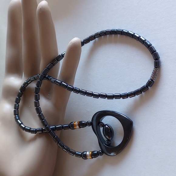 VINTAGE HEMATITE HEART SHAPE PENDANT NECKLACE 18" LONG - Picture 7 of 7